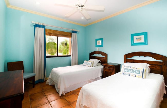 Elegant 3BR Beachfront Condo with Spacious Interior, Ocean-View Terrace & Direct Access to Playa Flamingo - Photo 4