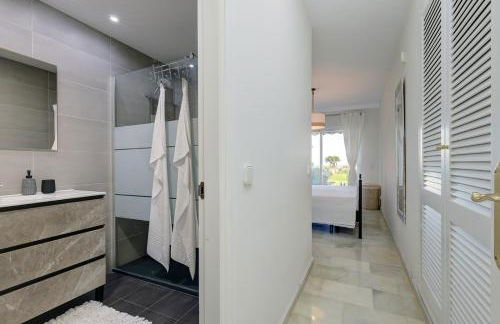 La Cala gorgeous 2 bedroom apartment with stunning gardens, pools and sea views - Photo 56