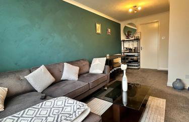 Warm & Stylish Stay Near Everything you need - Photo 11