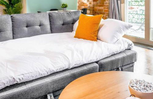 100 Year-Old Historic Brick 2BR Loft & Large Patio & Hammocks & High Ceiling - Foto 103