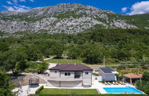 VILLA BEYBE with Jacuzzi, large private pool 50m2, BBQ,free WIFI, 3 bedrooms - Foto 4