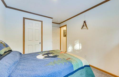 Less Than 1 Mi to Beach Peaceful Brant Lake Home! - Foto 21