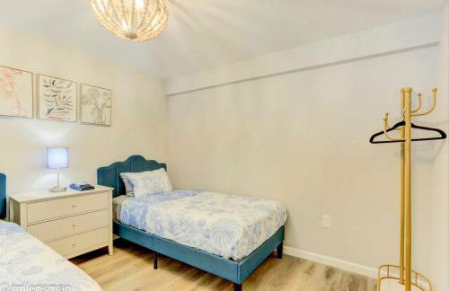 The Hut House 3BR 3BA Game Room Massage Chair - Foto 72