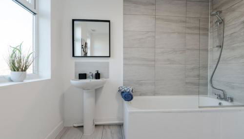 Spacious 3BR Sleeps 8 Ideal for Contractors or Large groups - Foto 5