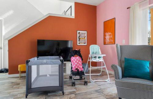 Disney World Cinderella Castle Lazy River Pool & Game Room - Foto 34