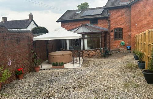 The Hurst Coach House - Photo 1