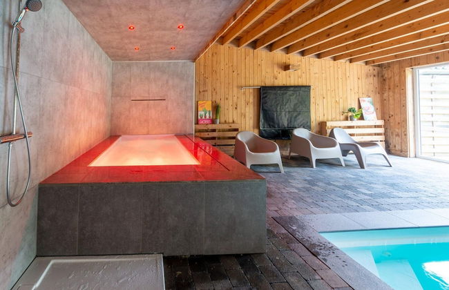 Mansion With Pool & Bar - Photo 26