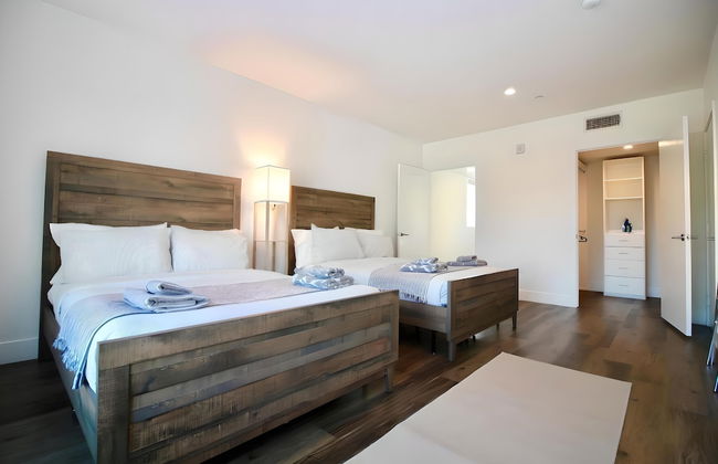 Los Angeles Deluxe Suites - 2 Bedrooms & 2 Bathrooms - Photo 10