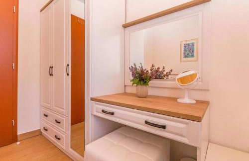 The Grandfather's courtyard villa with heated pool - Foto 25