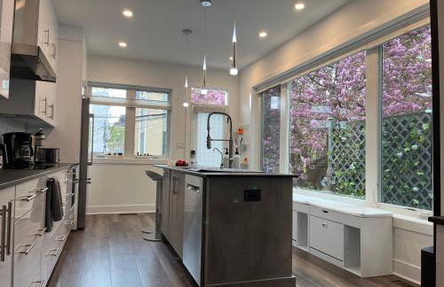 Upscale 3BR I Walk Score 99 I Metro I Free Parking - Foto 4