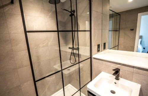 Fabulous 2 Bedroom Apartment in Central Manchester - Photo 18