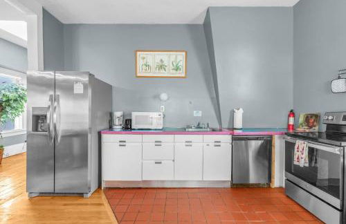 Enchanting 3BR Near Downtown Hartford Cozy & Modern with Parking - Foto 5