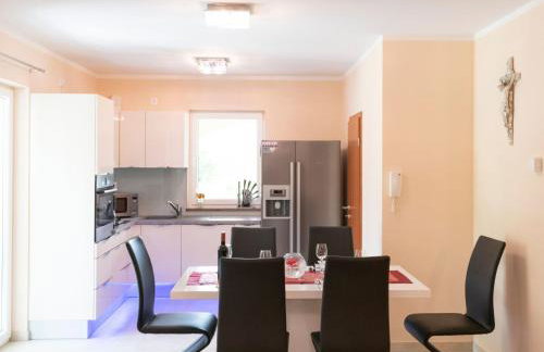 Holiday Home Villa Mile mit beheiztem Pool- Grill und Terrasse by Interhome - Foto 33