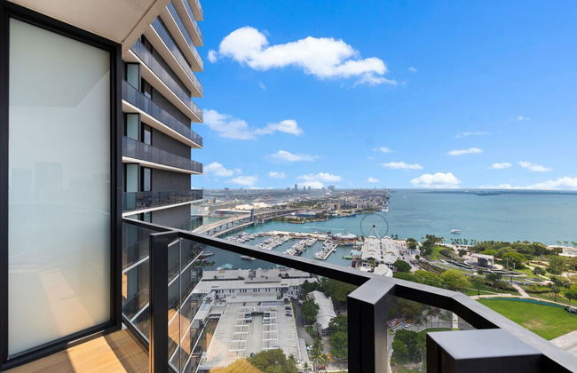 Apt with Stunning View at Downtown Miami - Photo 20