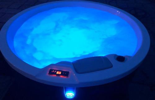 Little Gem with Private Hot Tub - Up to 25 percent off ferry - Foto 25