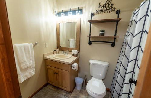 Harmony Hill Stylish 4bd Mountain Retreat, Hot Tub, Games - Foto 43