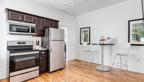 Chic Urban Couples Retreat: Perfect Getaway 'n RVA - Foto 2, stove, dishwasher, pet friendly, toaster, minibar