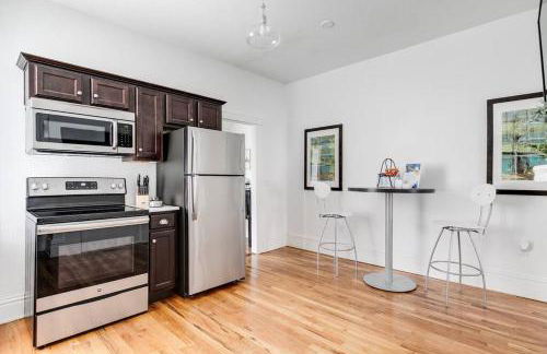 Chic Urban Couples Retreat: Perfect Getaway 'n RVA - Foto 2