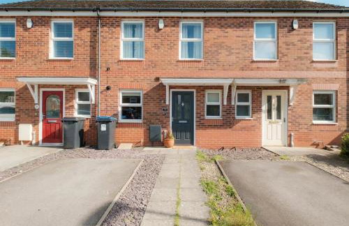 Charming House with Free Parking - Photo 24