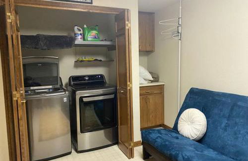 Kathys Cabin, King Bed, Hot Tub, Near-NAU & Downtown attractions, Perfect Year-Round Mountain Getaway - Photo 37