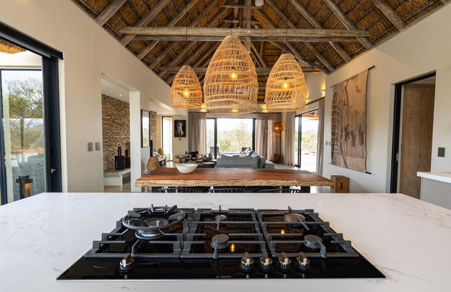 Villa Uthando Stylish Brand new Villa With Amazing Views - Photo 9