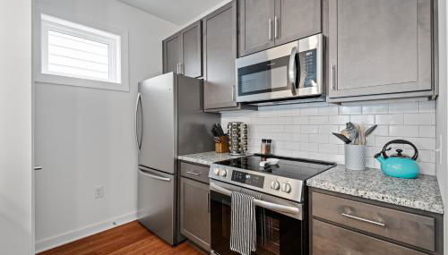 Charming Duplex Retreat in Old Town Manchester, VA - Foto 2, stove, dishwasher, pet friendly, minibar