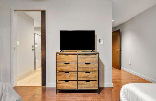 Ideal Spot Near 4th Street Live & Local Dining - Foto 31