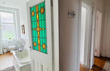 THE LAZY LION - Spacious 2 Bedroom - Town Centre Holiday Home Apartment - Photo 30