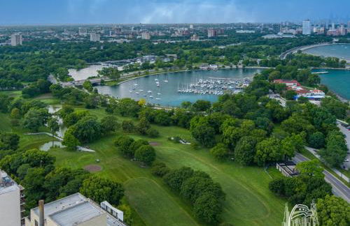 The Chic Urban Oasis Near the Lake! - Foto 15