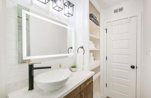 Oak Forest Retreat Sleeps 13 Near Heights - Foto 9