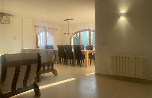 Agradable Villa con piscina y vistas al mar - Photo 35