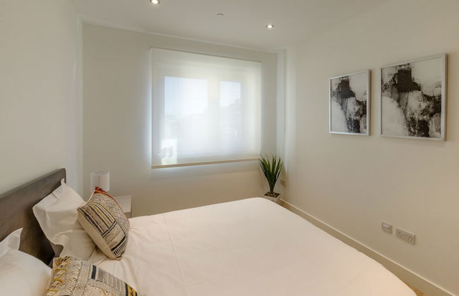 Luxury Modern Apartment With Exceptional Views! Hosted by Sweetstay - Photo 9