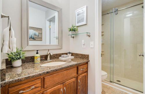 Brook Haven Condo - Downtown Blowing Rock Ground Floor Fully Stocked with 2 King Beds - Foto 12