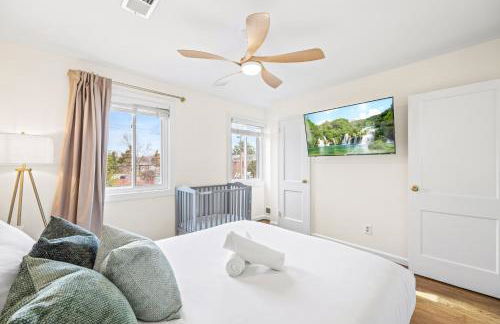 Book Now!- Fenced Yard - BBQ Grill & 4 Tvs -Luxury Getaway -Floyd's Freedom- - Foto 16