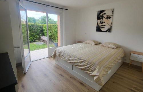 2025 Reno 2-Bed Escape w pool Min to GolfCources - Foto 32