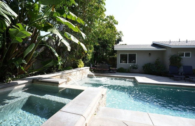 Classy 4 Bedroom 3 Bath Pool Home 3/4 Mile Walk To Disney - Foto 46