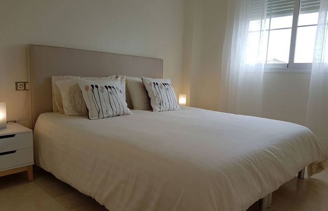 Top Floor Apt Close To Duquesa - Photo 2