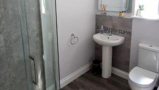 Oakcroft - Photo 5, towels, Shower