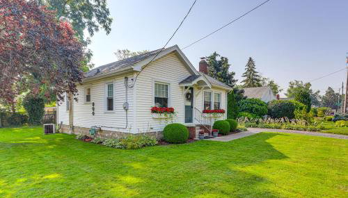 Walk to Private Beach Lake Erie Retreat with Yard! - Foto 2