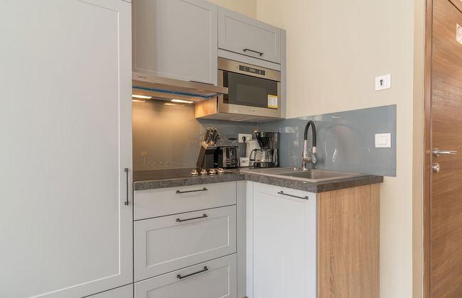 Luxurious Suites Elegance - Photo 27