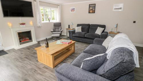 Byefield Lodge - Photo 3