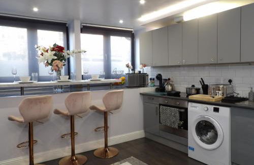 City Convenience, Calm Comfort-- A Stylish One-Bedroom Retreat Just 3 Stops from the Heart of the City - Foto 6