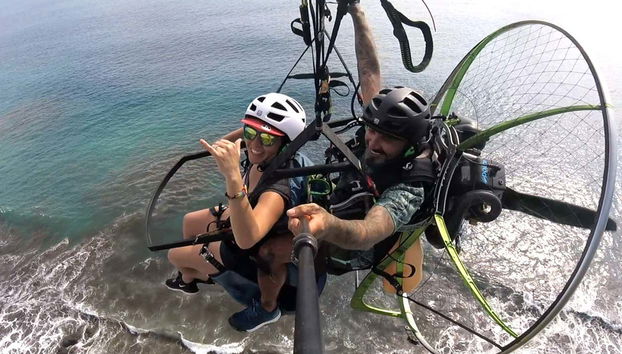 Sobrevoando a baía de Jacó