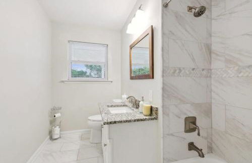 LSU Slammer Arcade 4 5 mile to LSU Private Yard - Foto 23