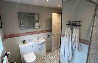 Oaklodge House - Photo 11