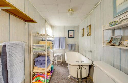 Waterfront Alanson Cottage with Dock and Lake Access! - Foto 17