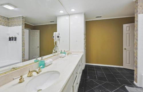 Beautiful 5BR 2BA DeSoto Holiday Home with Pool - Foto 26