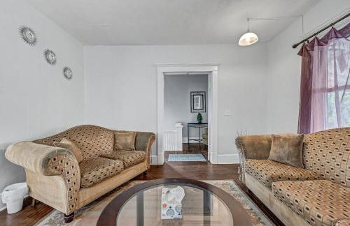 Renovated Main Floor Large 3 Bed House - Photo 17