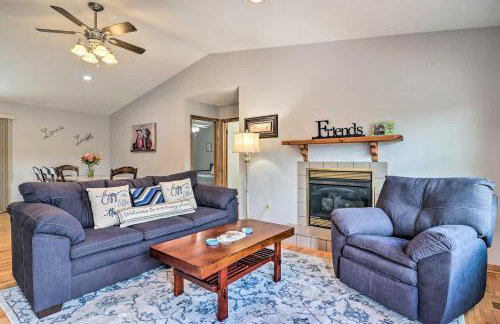 Charming Mills River Home with Porch and Yard! - Foto 1