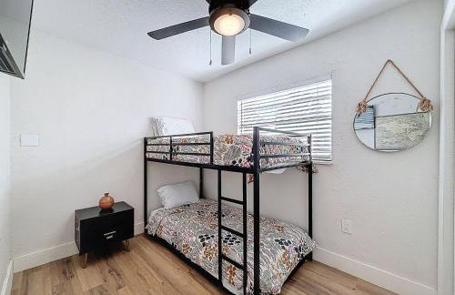 Newly Renovated | Minutes to Riverwalk & Beaches | Tampa Heights - Foto 13